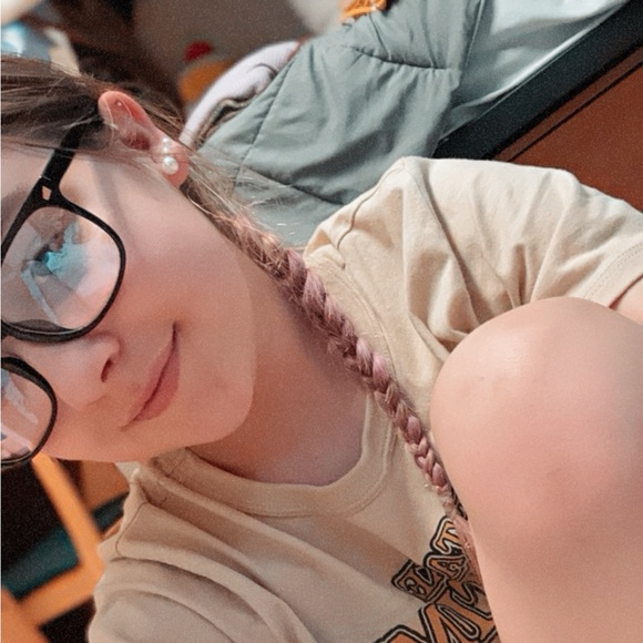 Meet your Posher, Amelia - Picture 1 of 1